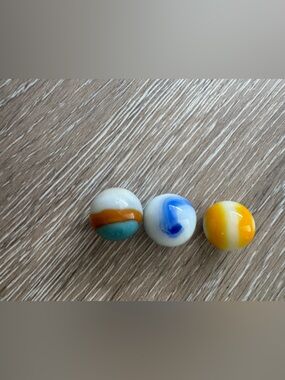 Lot of 3 vintage swirl marbles